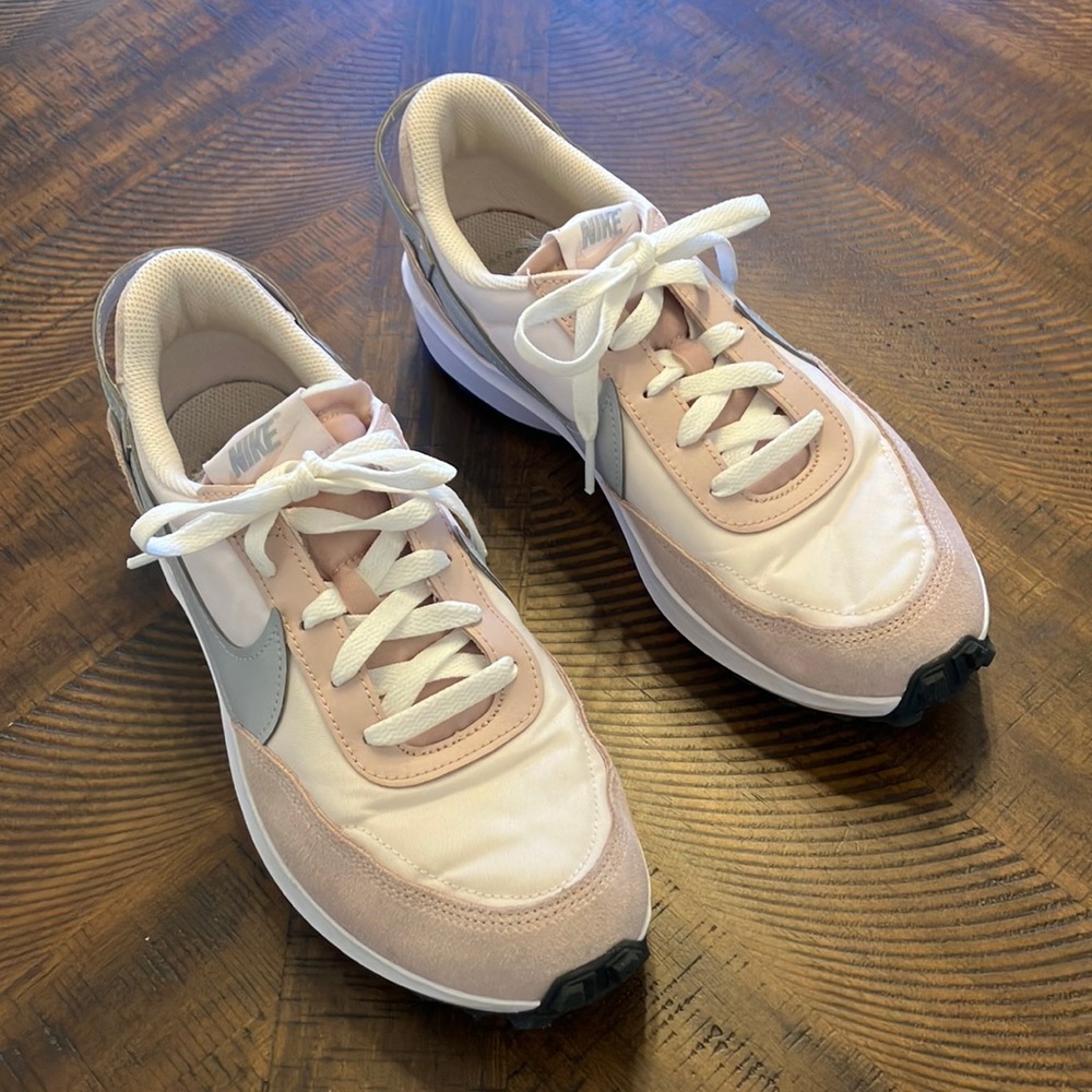 Women’s Nike Waffle Debut Running Shoes - Size 9